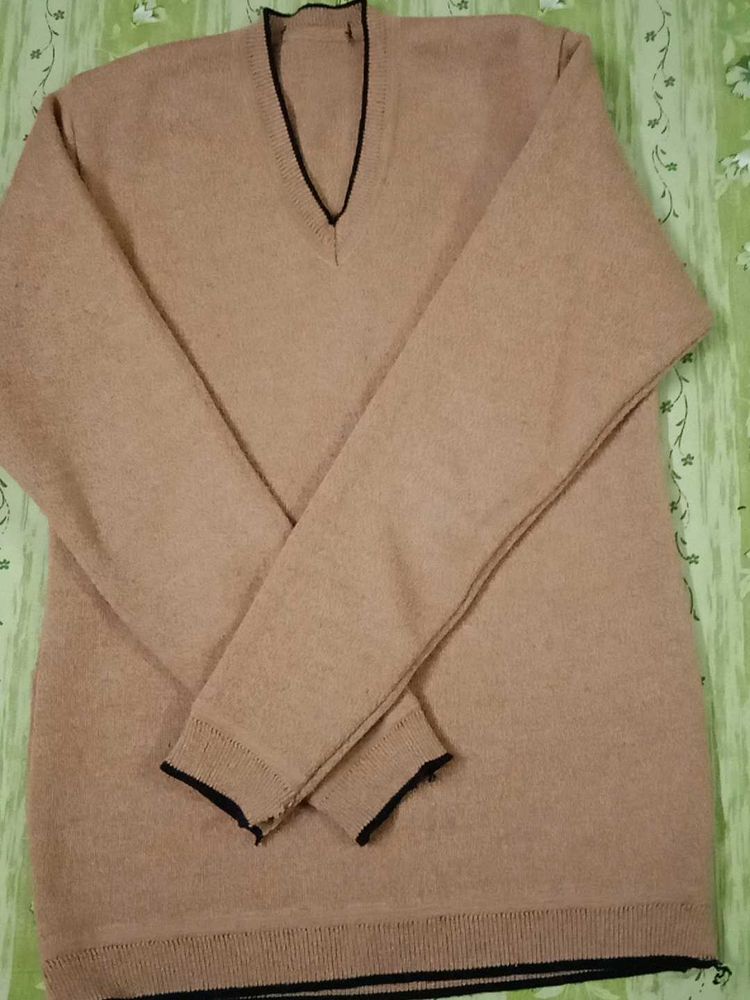 P 8- V Neck Sweater