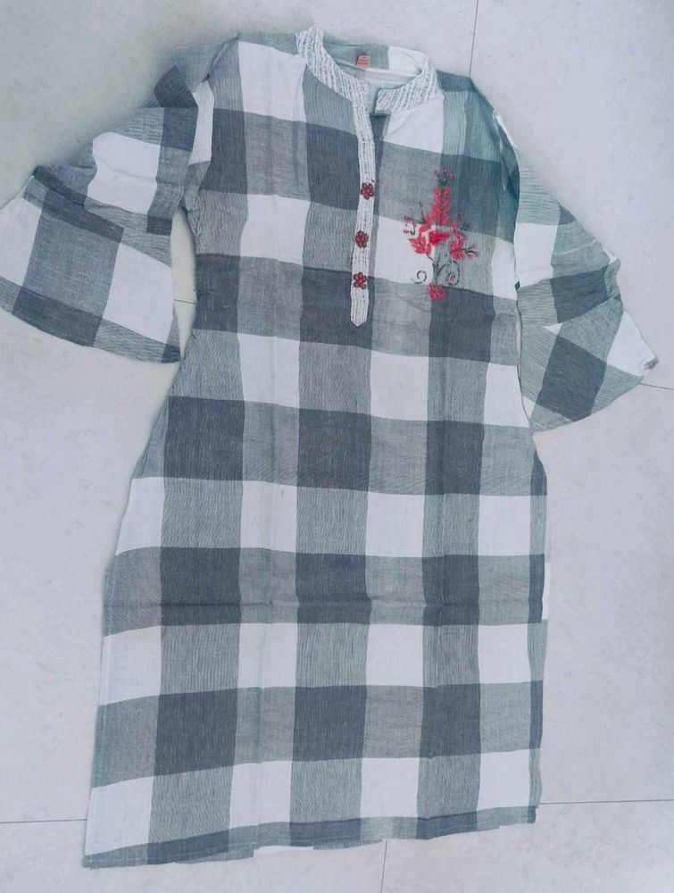 Chic Plaid Kurta with Bell Sleeves
