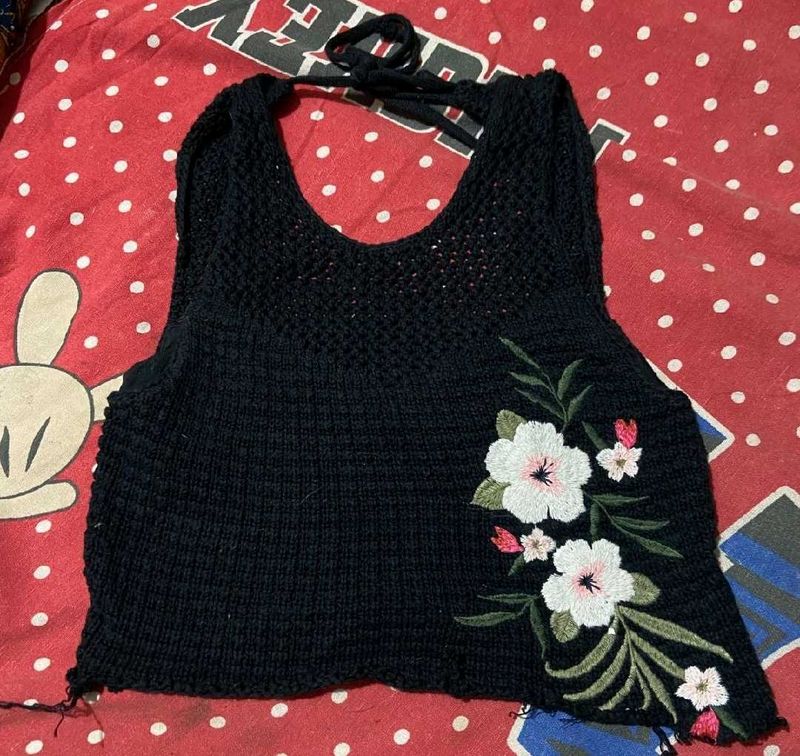 Black Crocheted Floral Crop Top🩷
