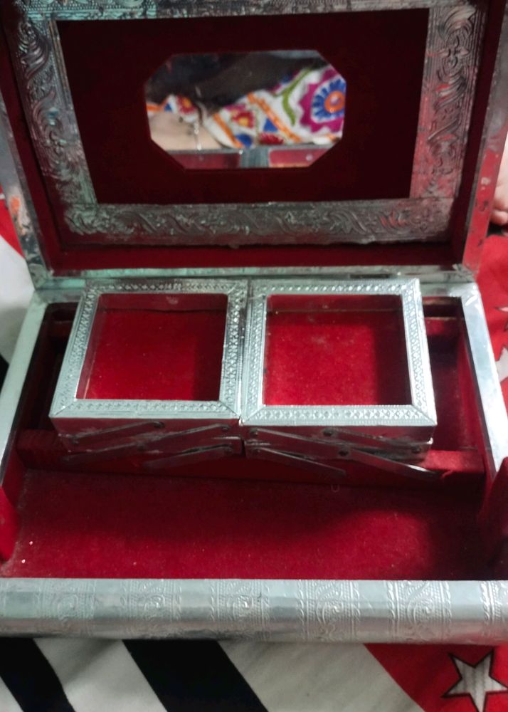 Wooden Make Up Box With Freebies 🎁