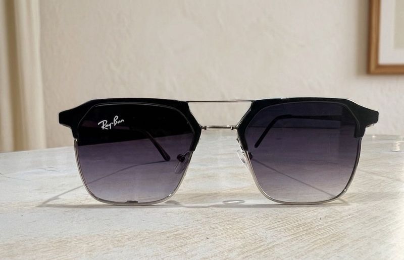 Ray-Ban Sunglasses With Bill - Box