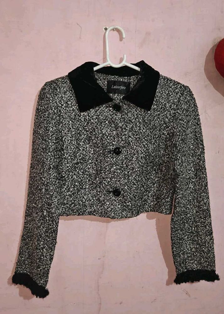 Chic Cropped Tweed Jacket