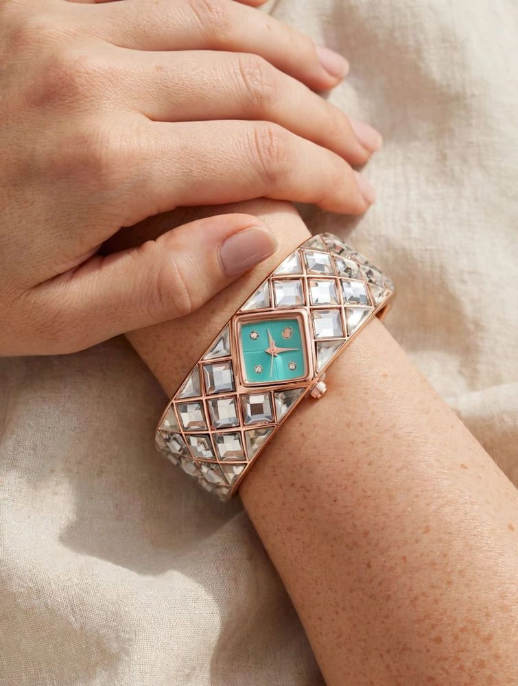 Elegant Women's Watch with Crystal Embellishments