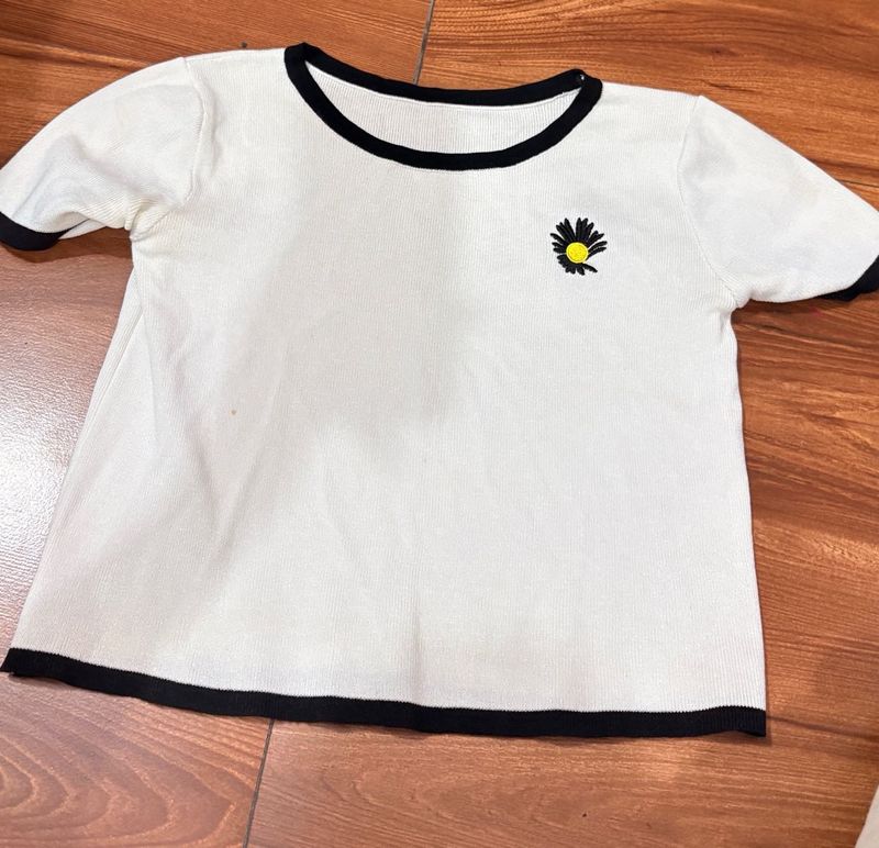 Cute Daisy Trim Top