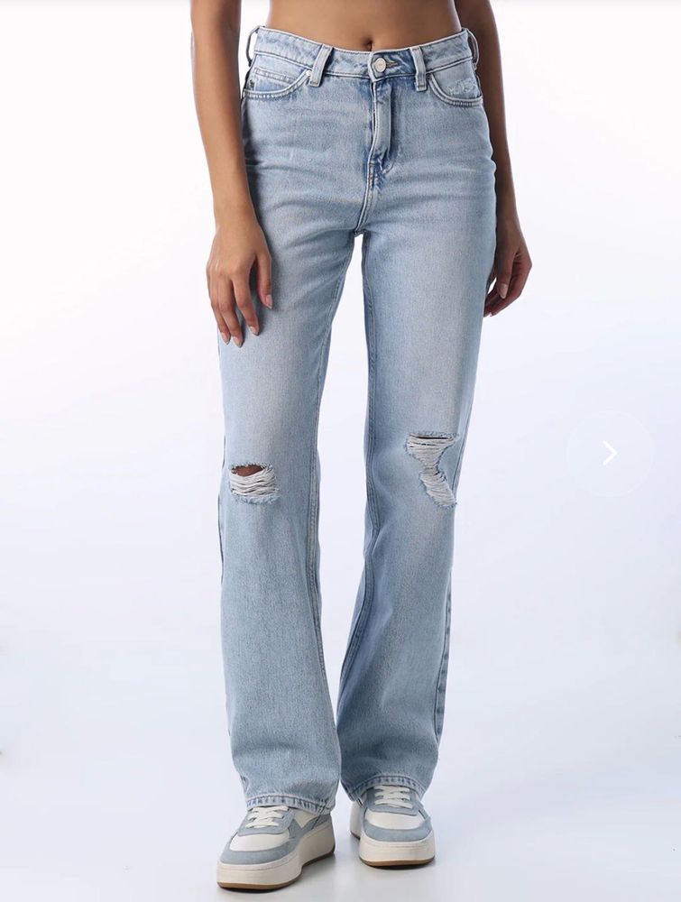 Light Wash Ripped Straight Leg Jeans