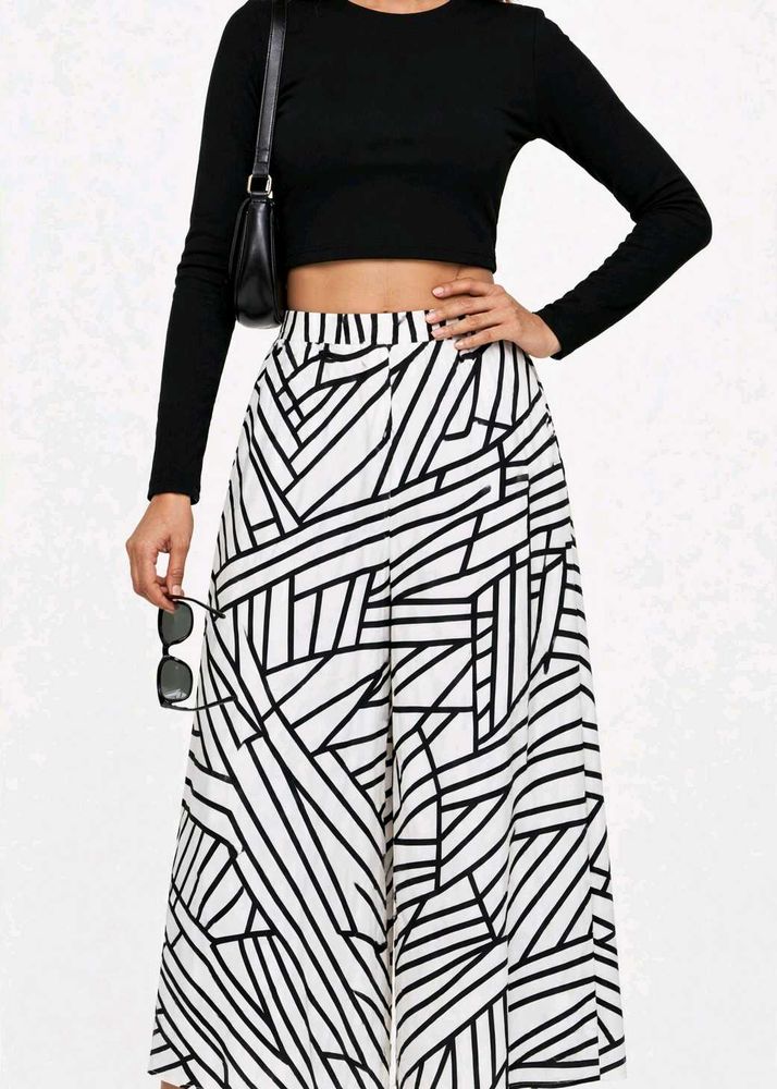 Flared white,black Geometric Print trousers