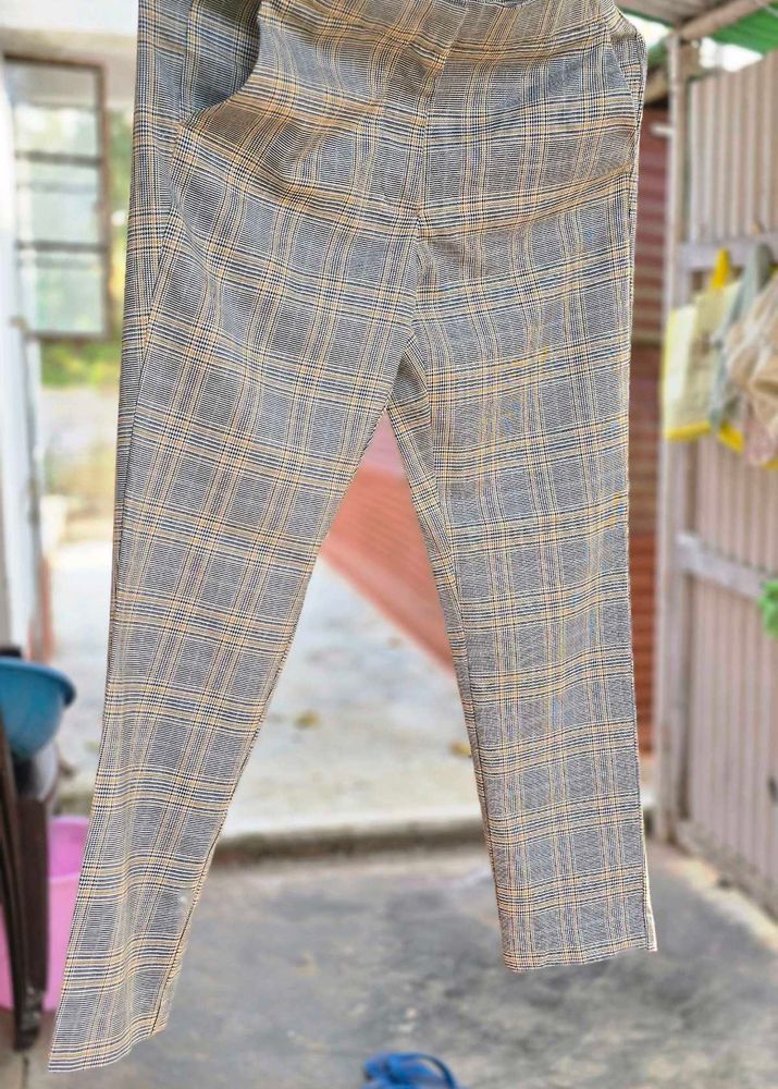 Trendy Plaid/Checkered Pants