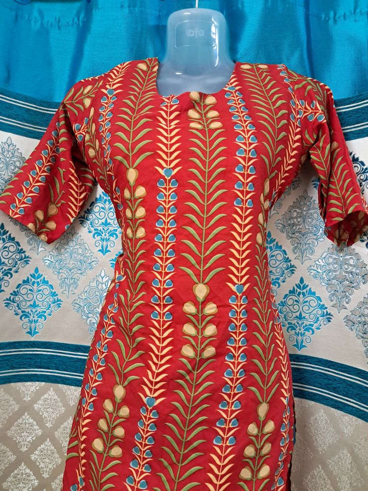 Beautiful Res Crepe Kurti.