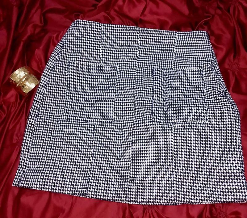 Houndstooth Pattern Mini Skirt