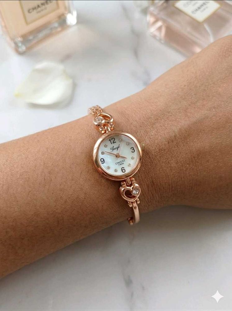 Elegant Gold-Toned Ladies’ Bracelet Watch