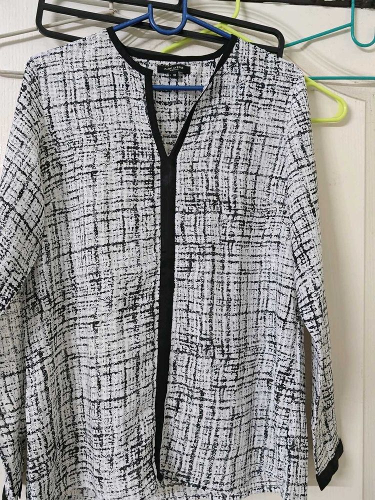 Chic Black &amp; White Print Top