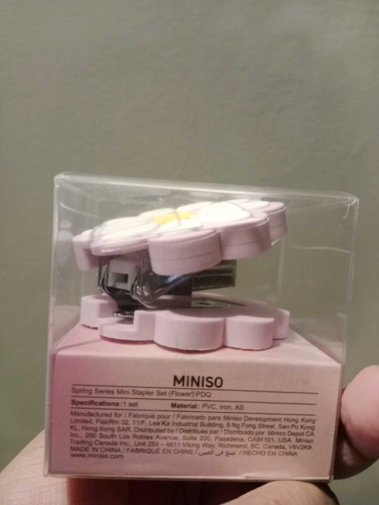 Cute Daisy Stapler from Miniso