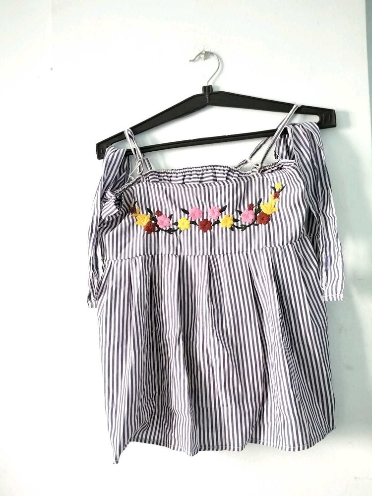 Striped Cold Shoulder Top with Embroidery 🌷