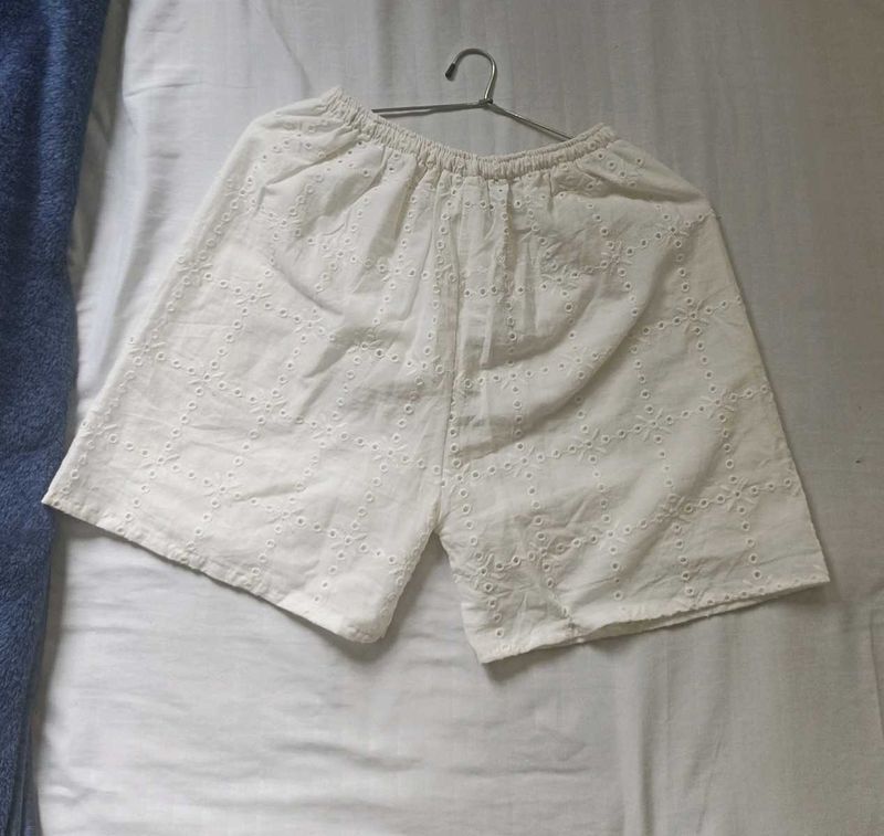 White Eyele shorts