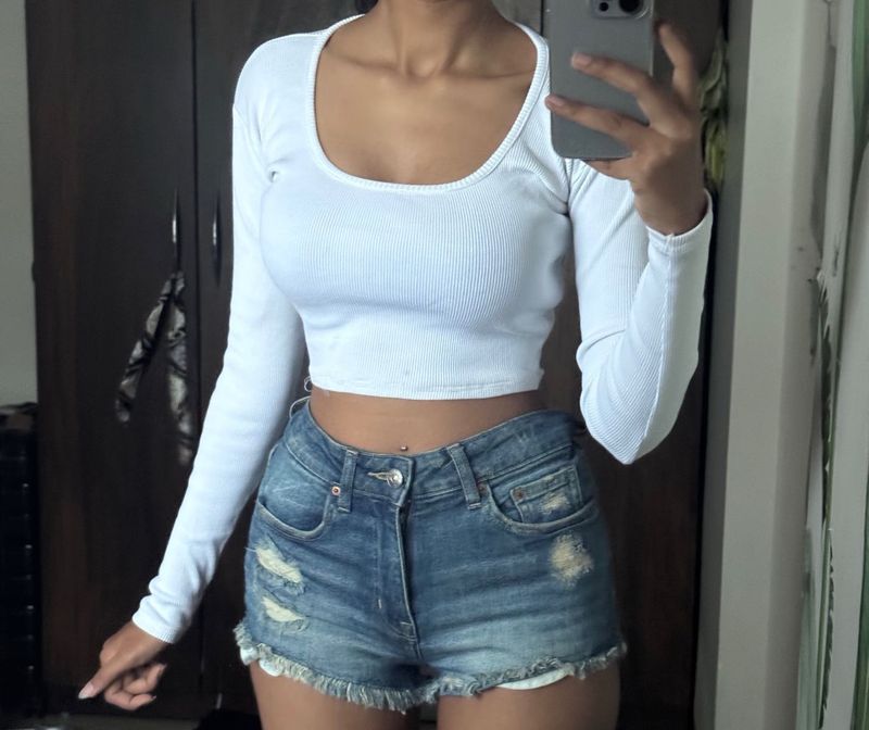 white scoop neck full sleeves fitted top