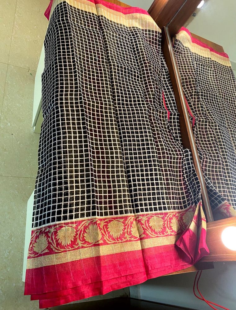 ❤️Black &amp; White Grid Saree with Pink Border❤️