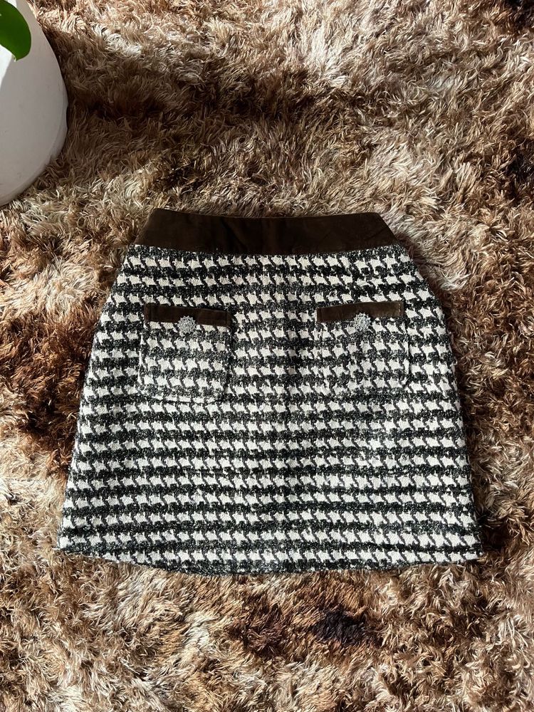 Chic Houndstooth Mini Skirt