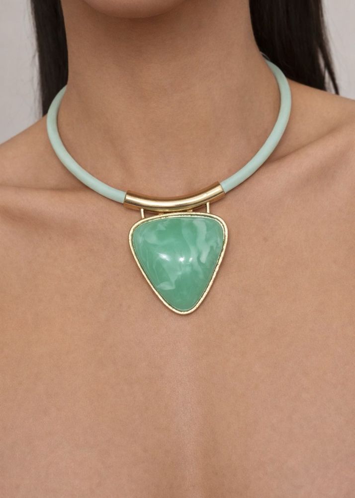 Chic Green Stone Pendant Necklace