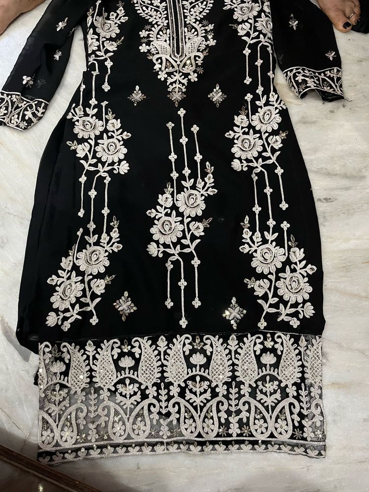 Elegant Black Embroidered Pakistani Kurta set