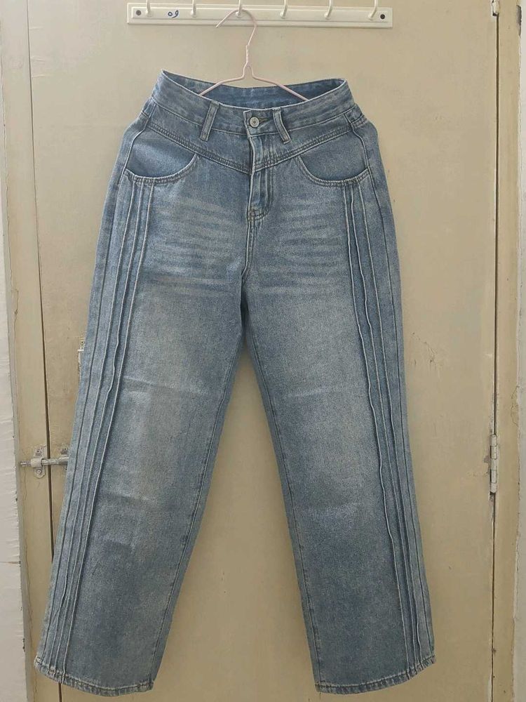Light Wash Pleated Wide Leg Jeans