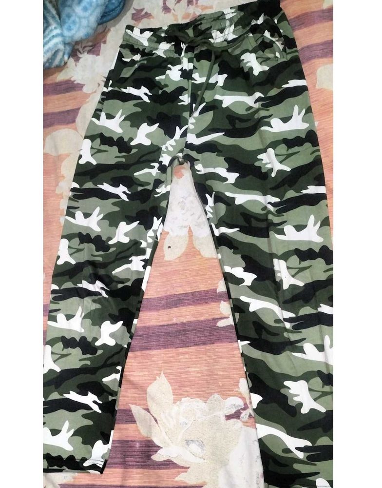 Army Print Trouser Regular Fit👖🍂