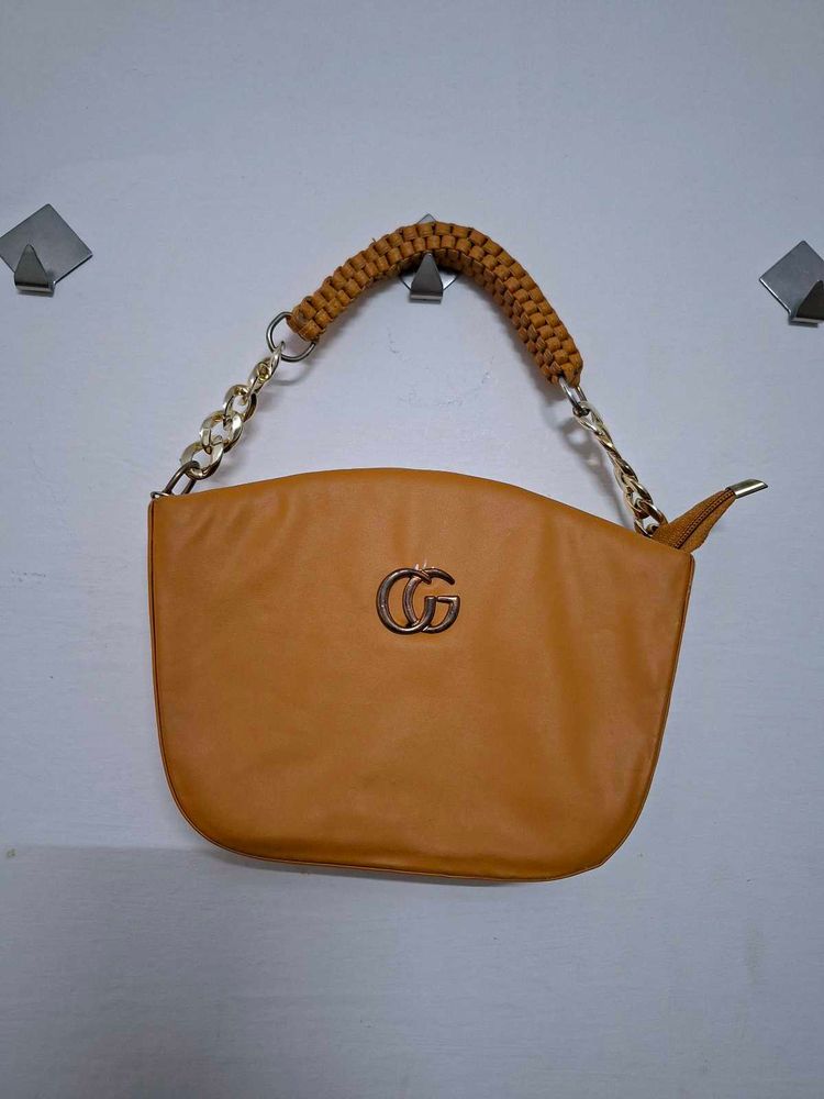 Stylish Mustard Handbag with Gold Chain