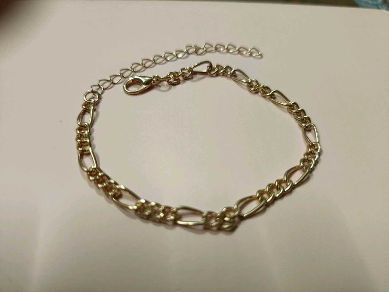 Elegant Gold Figaro Chain Bracelet