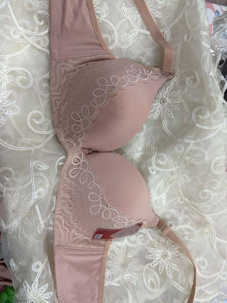 Women's Lace Trimmed Padded Bra
