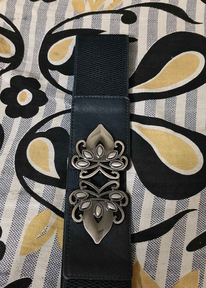 Elastic Belt with Ornate Buckle
