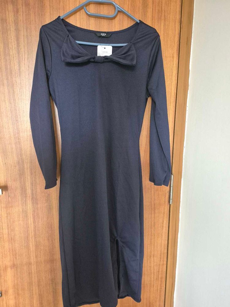 Elegant Navy Blue Dress with Bow Detail