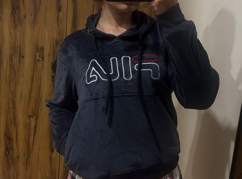navy blue fila hoodie cozy and comfortable size M