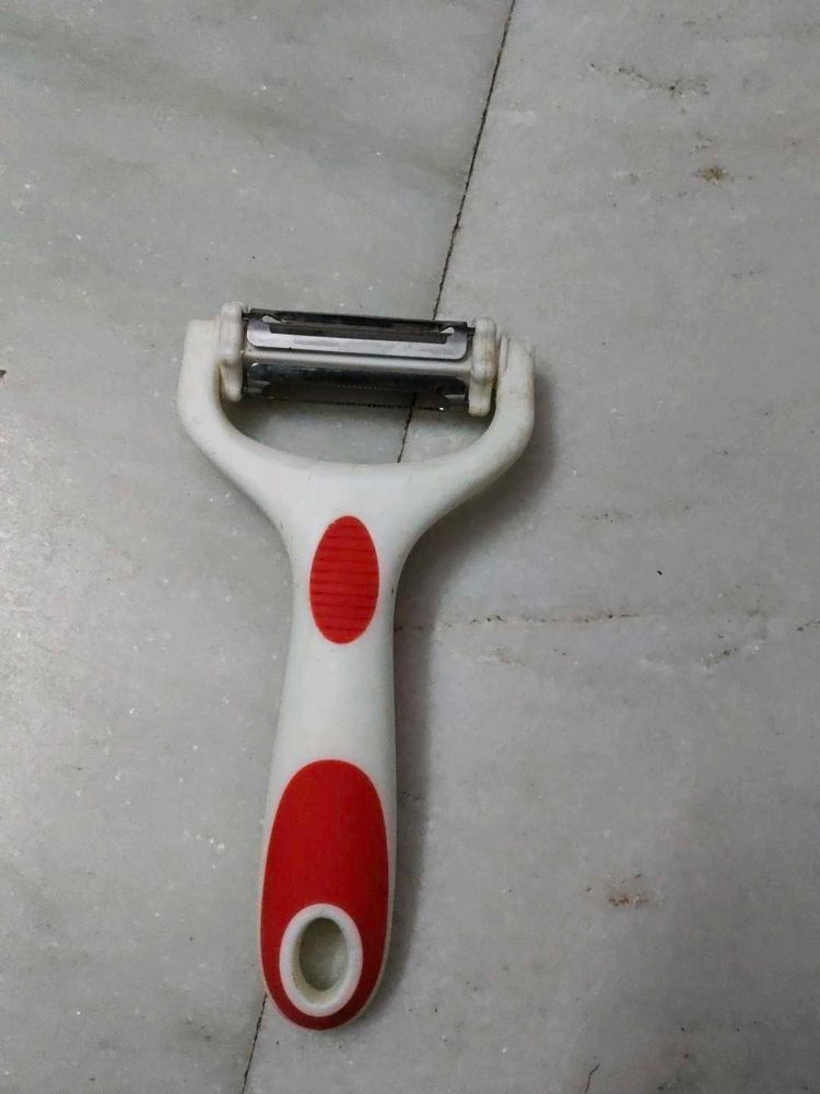 Red &amp; White Vegetable Peeler