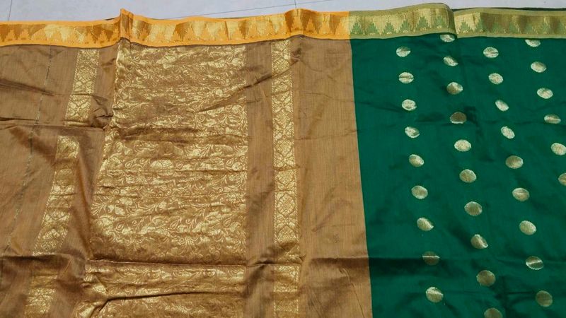 Elegant Silk Saree with Gold Motifs