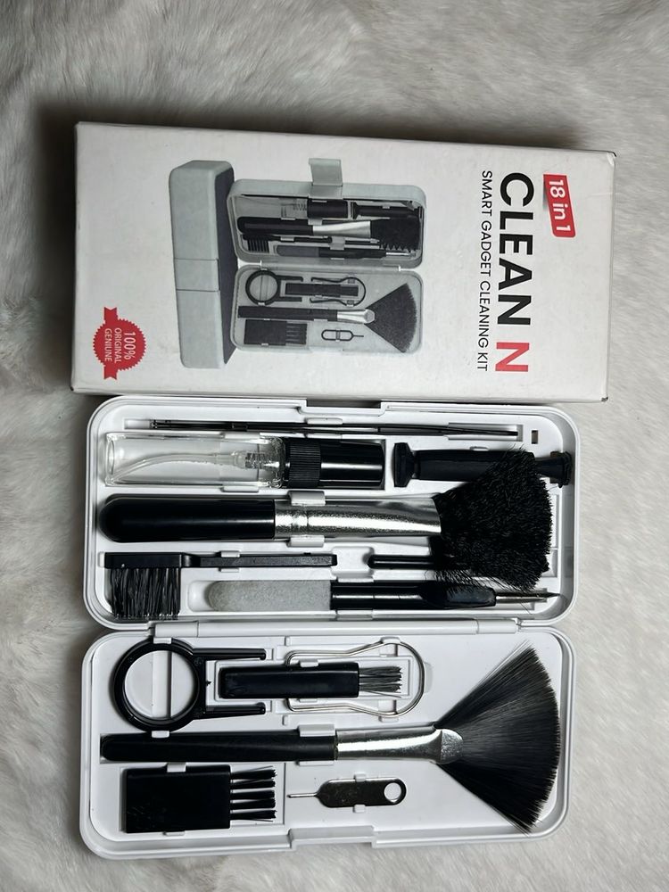 18-in-1 Smart Gadget Cleaning Kit