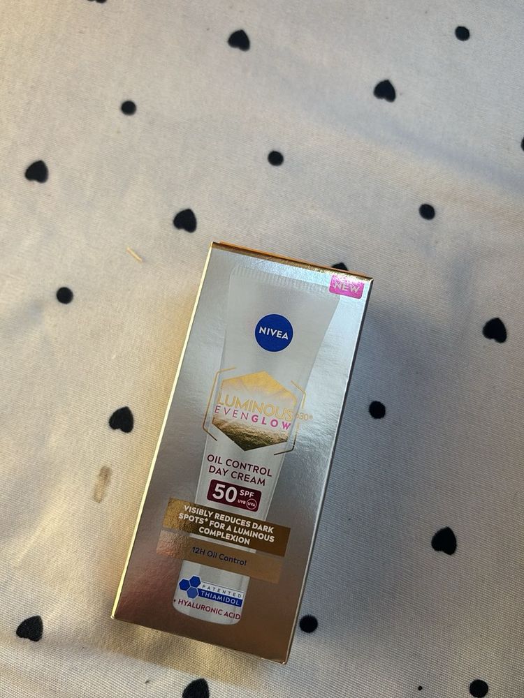 NIVEA Luminous EvenGlow Oil Control Day Cream