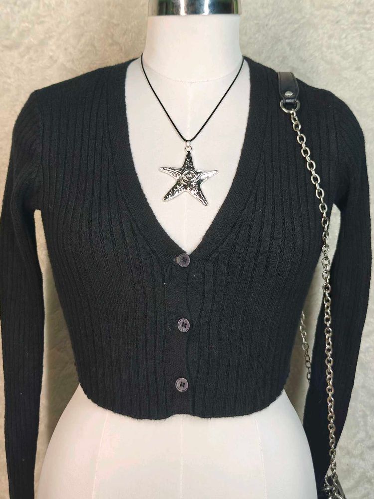 Chic Black Cropped Cardigan