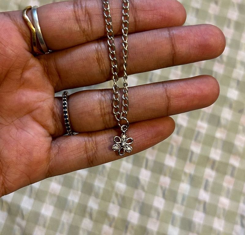 Cute Flower Pendant Necklace