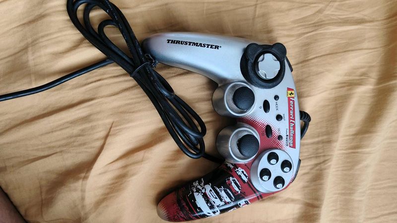 Thrustmaster Ferrari Challenge Gamepad