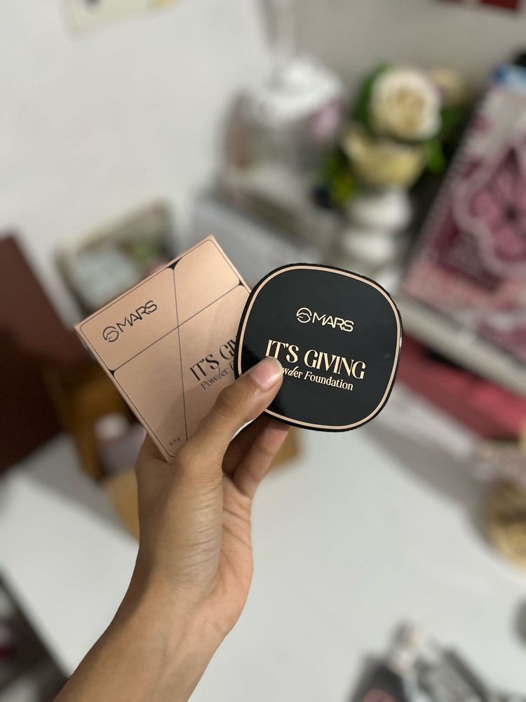 MARS "It's Giving" Powder Foundation