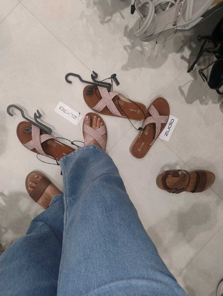 Zudio Pink Embellished Sandals