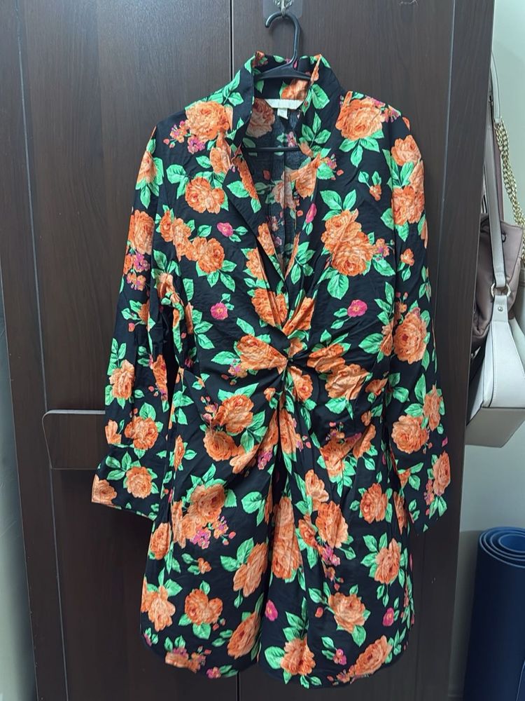 Chic Floral Twist Front Dress