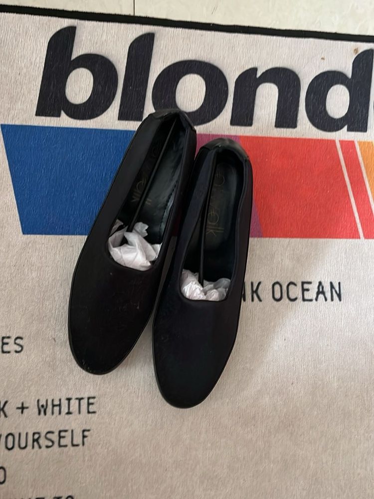 Elegant Black Ballerina Flats