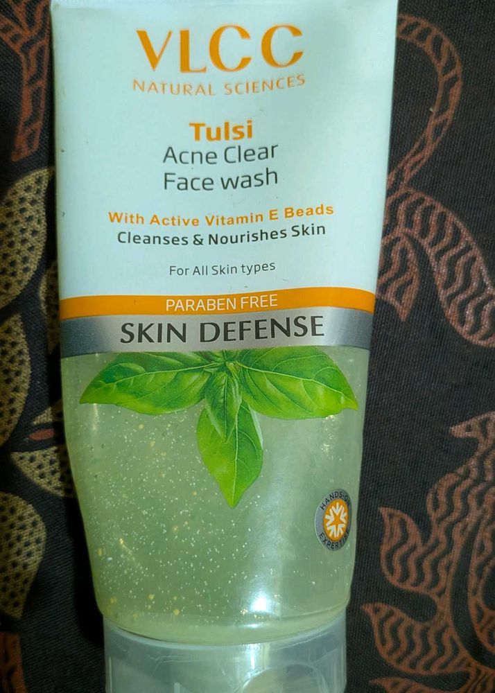 VLCC Tulsi Acne Clear Face Wash