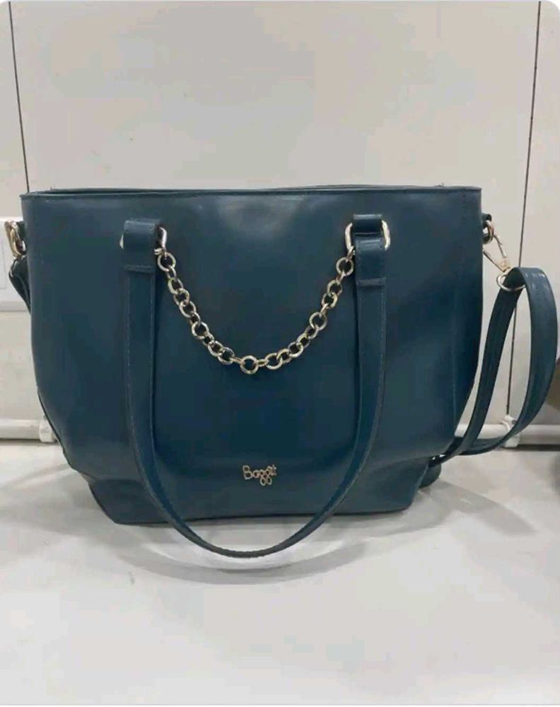 Stylish Teal Handbag with Gold Chain