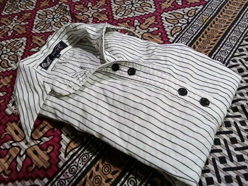 woman Striped fitted Button-Down Shirt