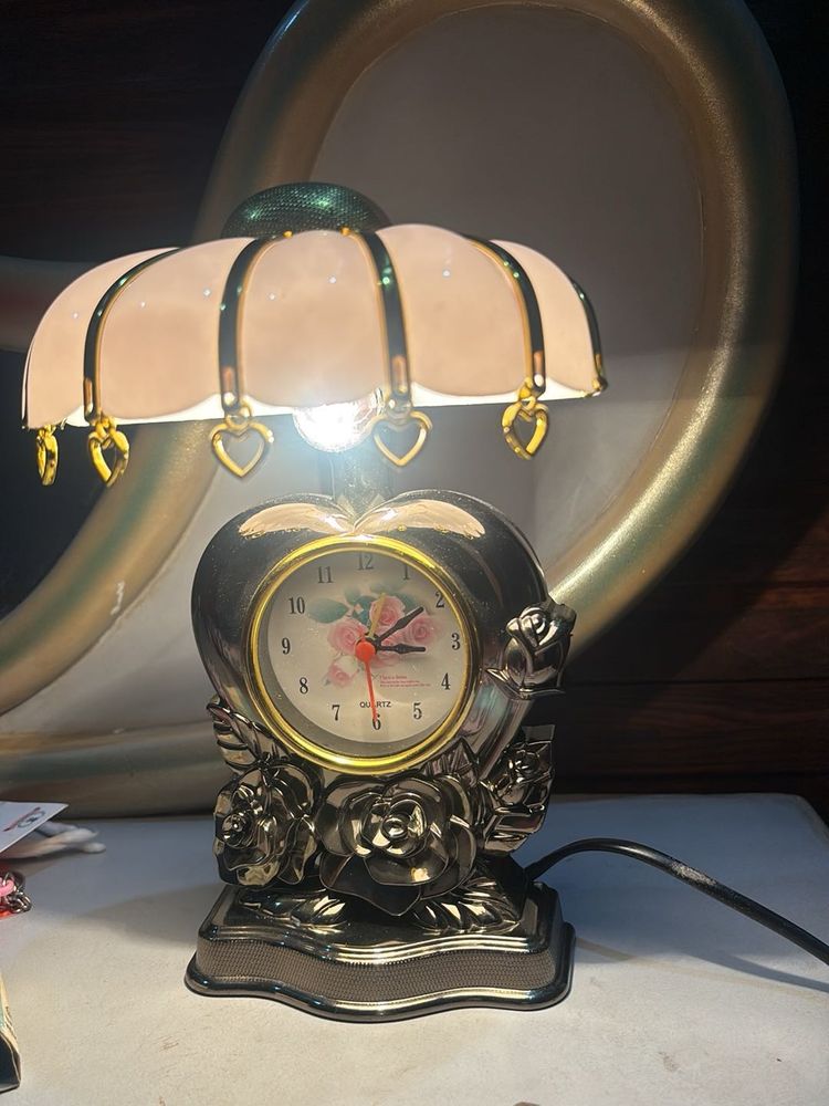 Vintage Heart Clock Lamp