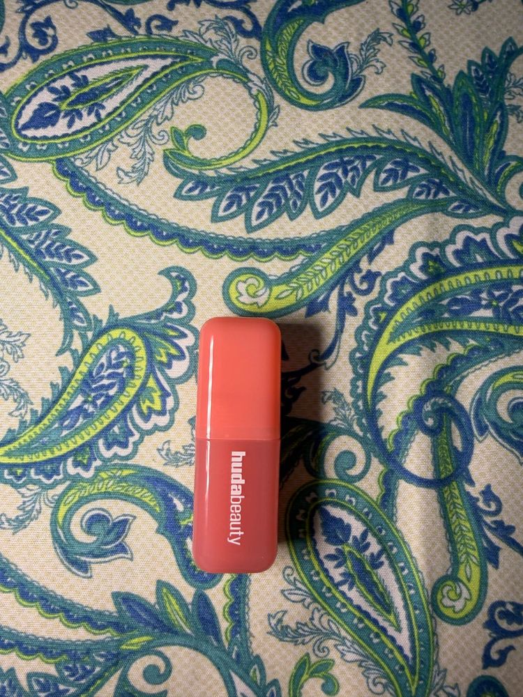 Huda Beauty Lipstick