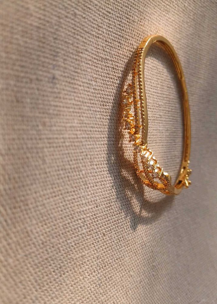 Elegant Gold-Tone Bangle Bracelet