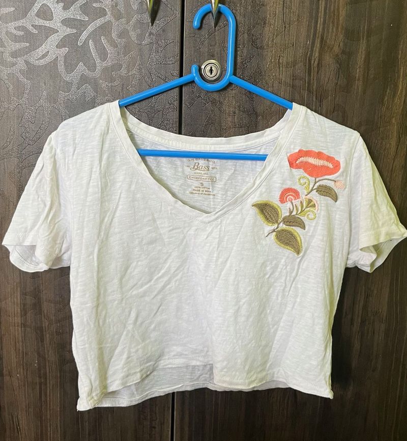 White Cropped V-Neck T-Shirt with Floral Embroider