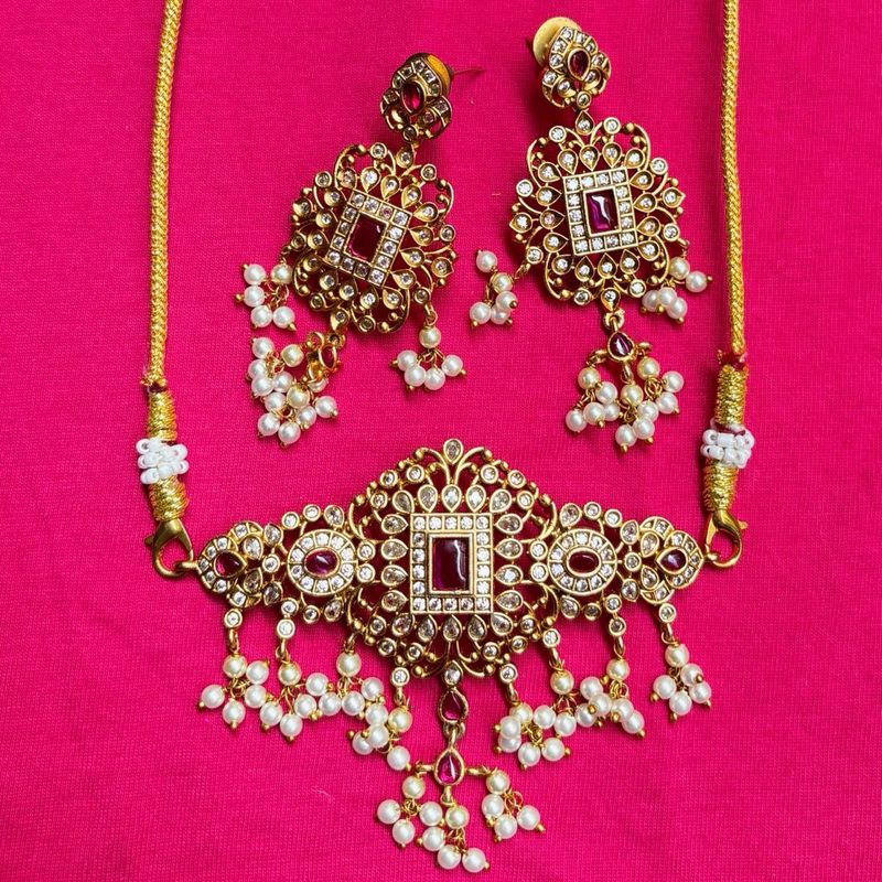Stunning Kundan &amp; Pearl Choker Set with Bug size e